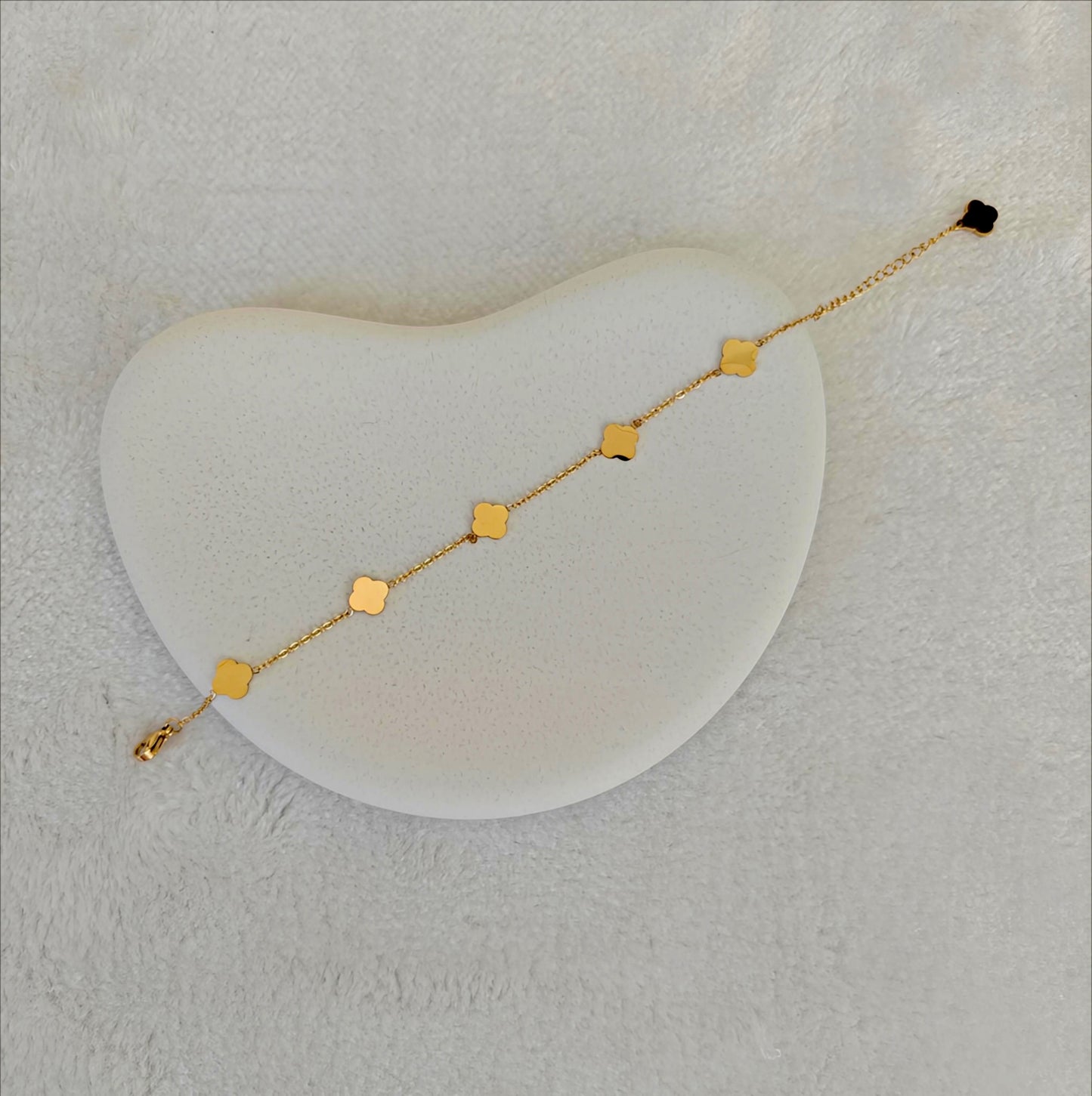 Delicate Gold Clover Chain Bracelet