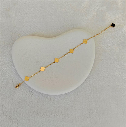Delicate Gold Clover Chain Bracelet