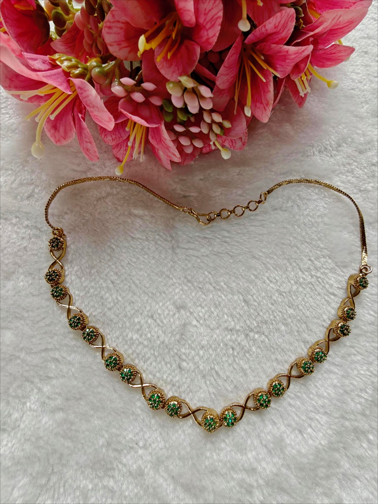 Twisted Infinity Link Necklace Green Stones